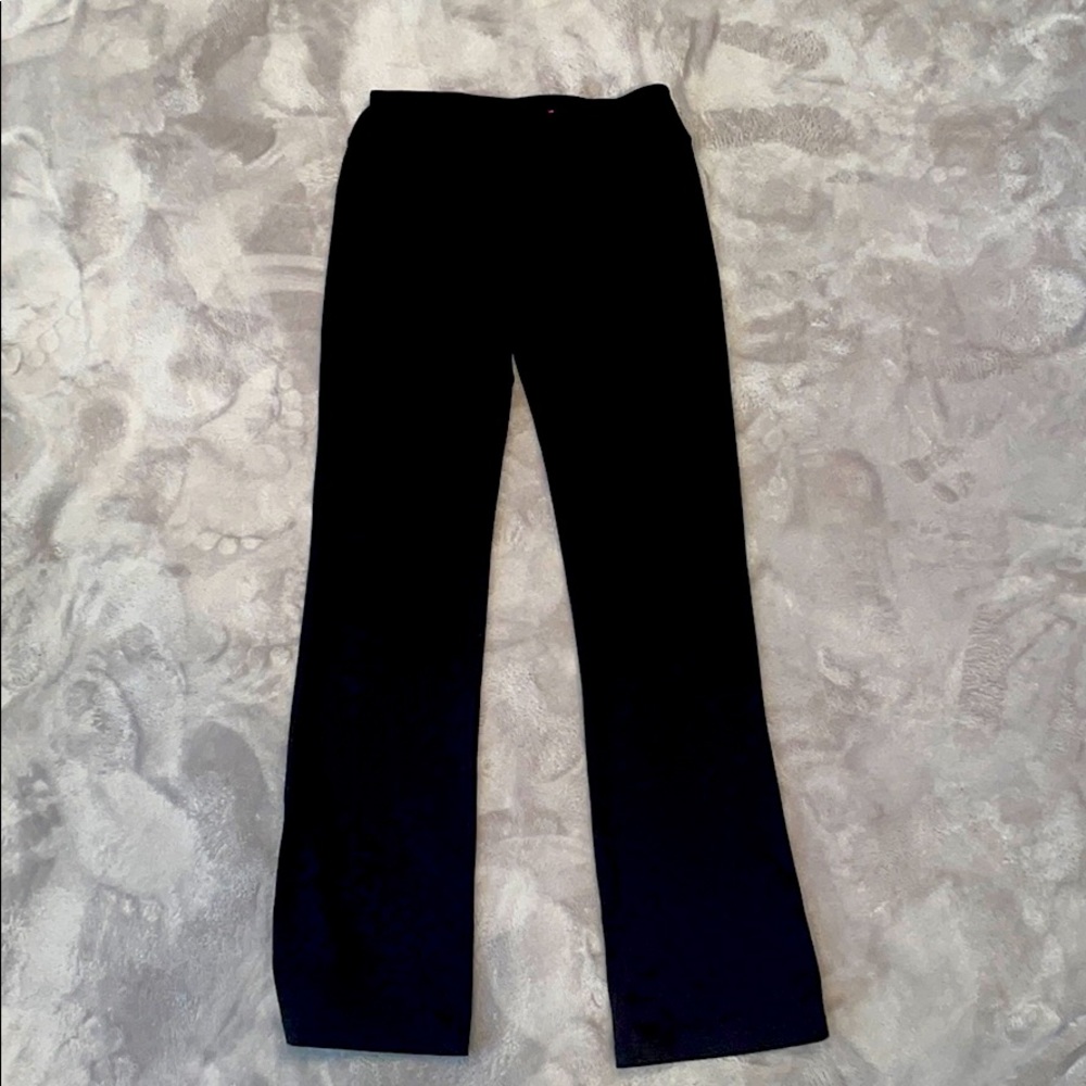 black yoga pants